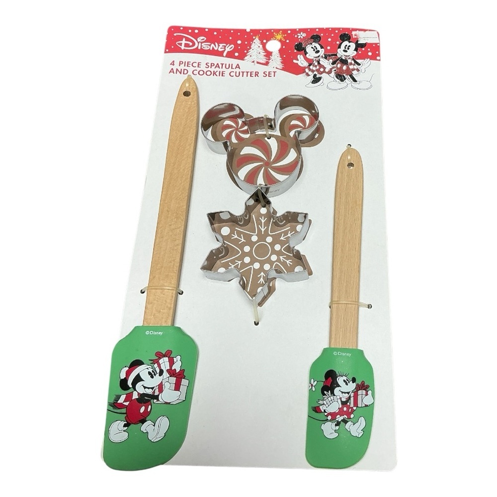 Disney  - NWT - Holiday Baking Set with Green and Brown Accents
